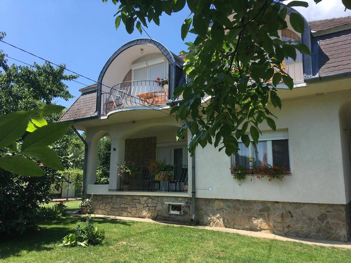Ganze Wohnung, Villa Terrazza in Balatongyörök, Balaton Hochland Nationalpark