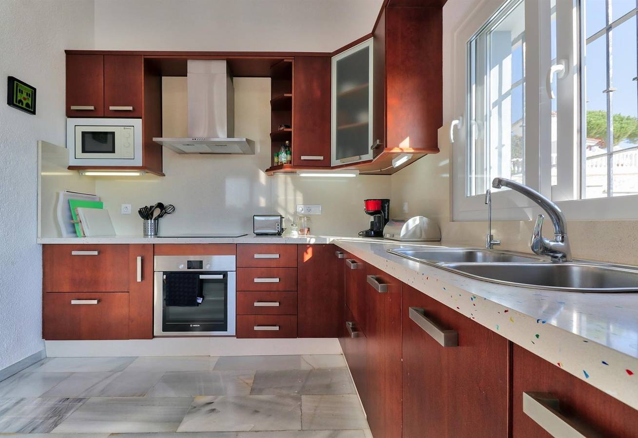 'Nice and Spacius Villa near Fuengi' with Sea & Mountain View, Pool, No under 40 in Mijas Costa, Mijas