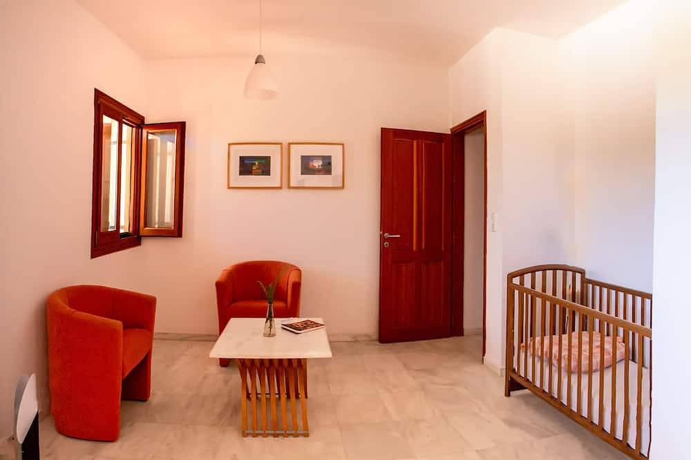 Ganze Wohnung, Ruhig im Olivenhain gelegen, nahe am Meer und nur 32 km von Olympia entfernt. in Agios Ilias, Ileia