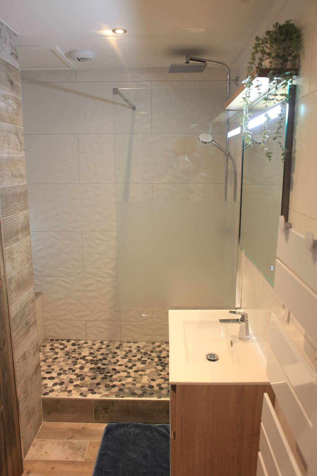 Appartement entier, 70 rue Thiers Championnet, close Sncf, new & design, 2 bedrooms, 1 office in Grenoble, Isère