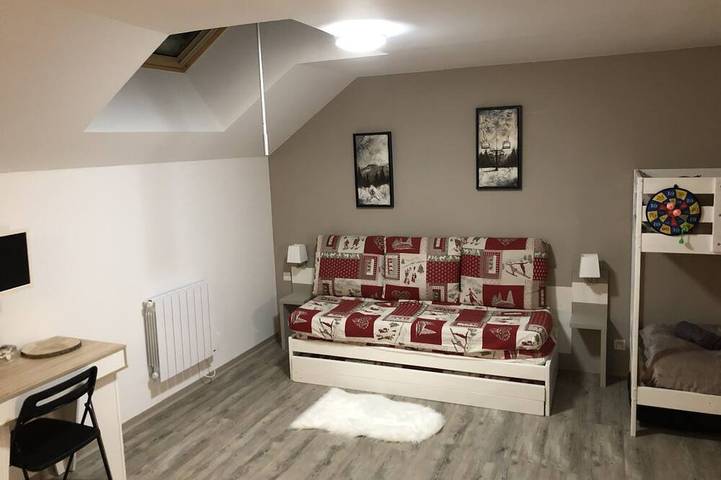 Location de vacances pour 6 personnes, avec jardin et jacuzzi, animaux acceptés à Les Déserts