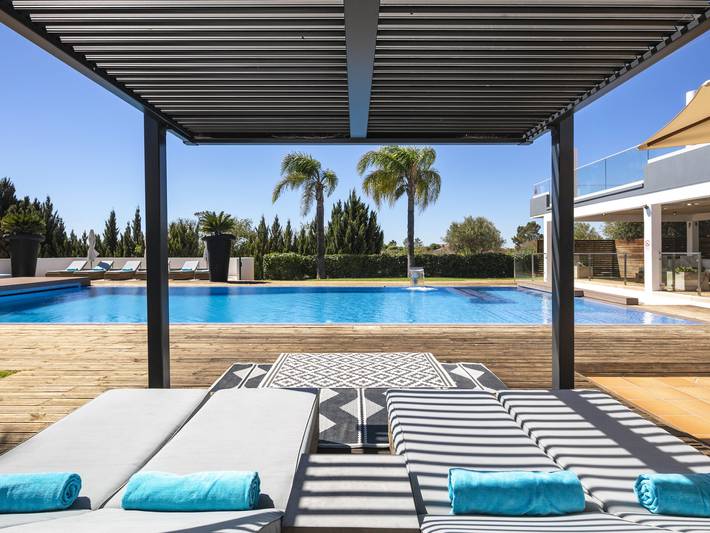 Casa de férias para 14 pessoas, com jardim em Pêra