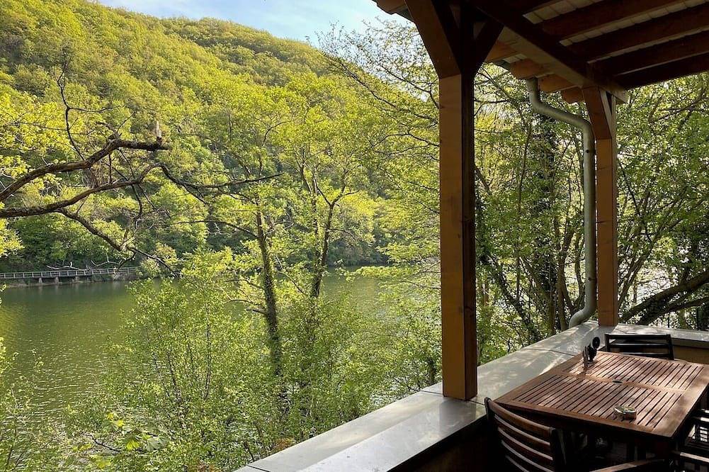 Haus am See: Lake View. Private Sauna. Fireplace. Pure Nature. in Heimbach, Rureifel (Nordrhein-westfalen)