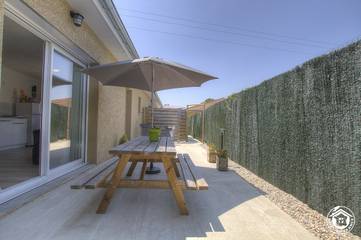 Gîte pour 2 personnes, avec terrasse et jardin dans l' Ain