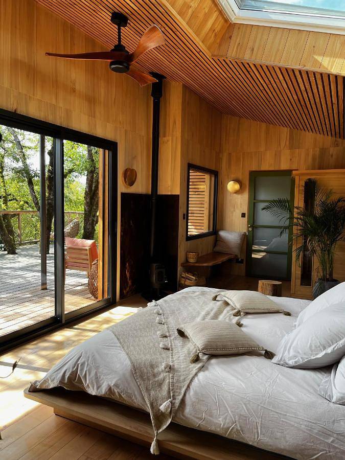 Gîte pour 2 personnes, avec sauna et jardin ainsi que vue et terrasse dans Cénevières - 3