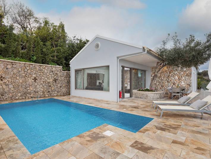 Bungalow pour 2 personnes, avec Terrasse ainsi que Jardin et Piscine à Corfou
