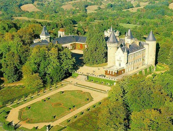 Château de Busset in Busset, Région de Vichy
