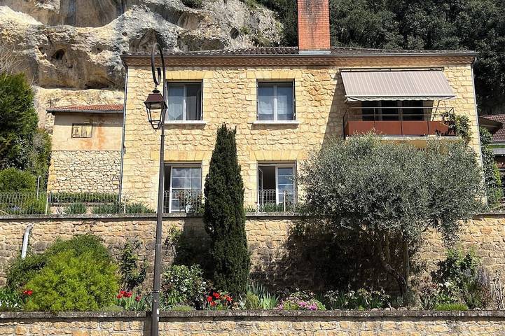 Location de vacances pour 4 personnes, avec terrasse et jardin à Les Eyzies-de-Tayac-Sireuil
