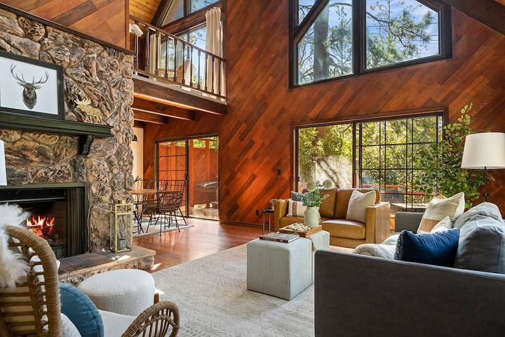 Vacation house for 8 people, with yard and hot tub in Lake Arrowhead