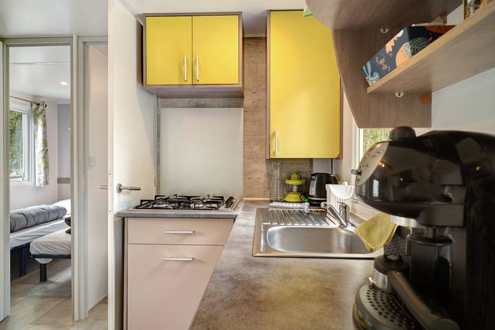 Mobile home 'Moon River' with private terrace, Wi-Fi and air conditioning in Thiviers, Périgord Vert