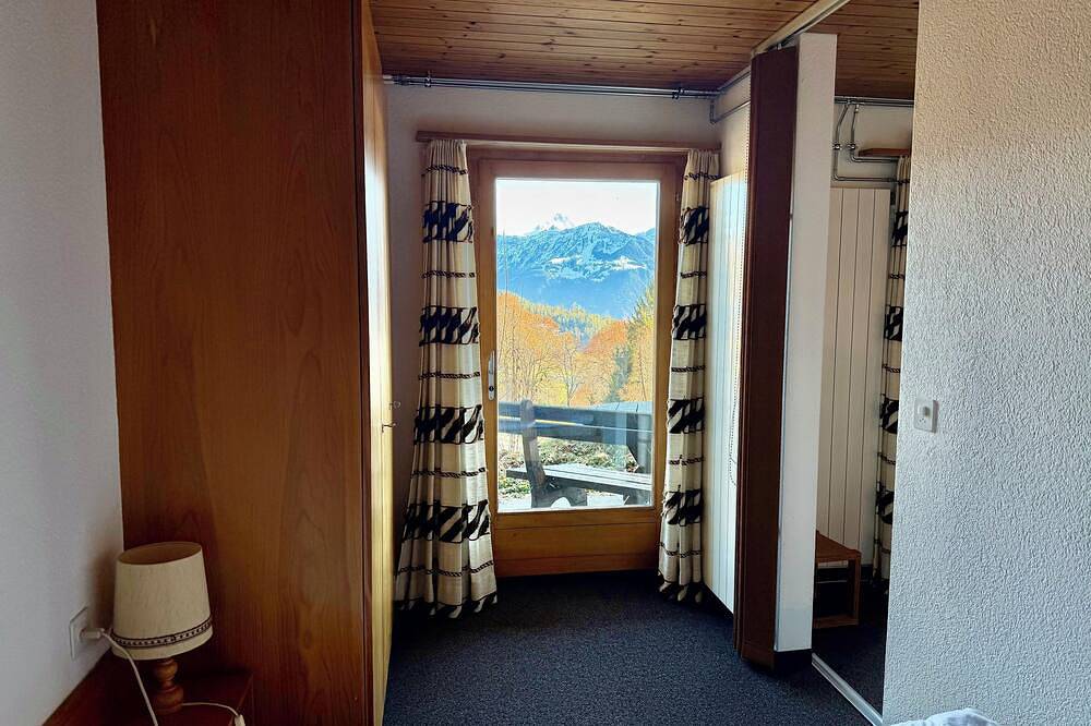 Ganze Wohnung, Gemütliche Ferienwohnung im Chalet Heide mit wunderbarem Alpenblick - Beatenberg in Beatenberg, Thunersee