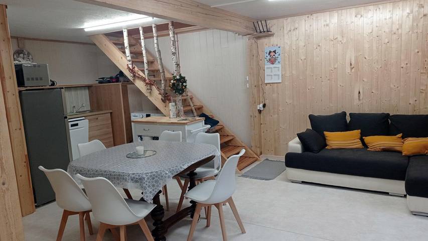 Gîte pour 6 personnes, avec terrasse dans Champenay