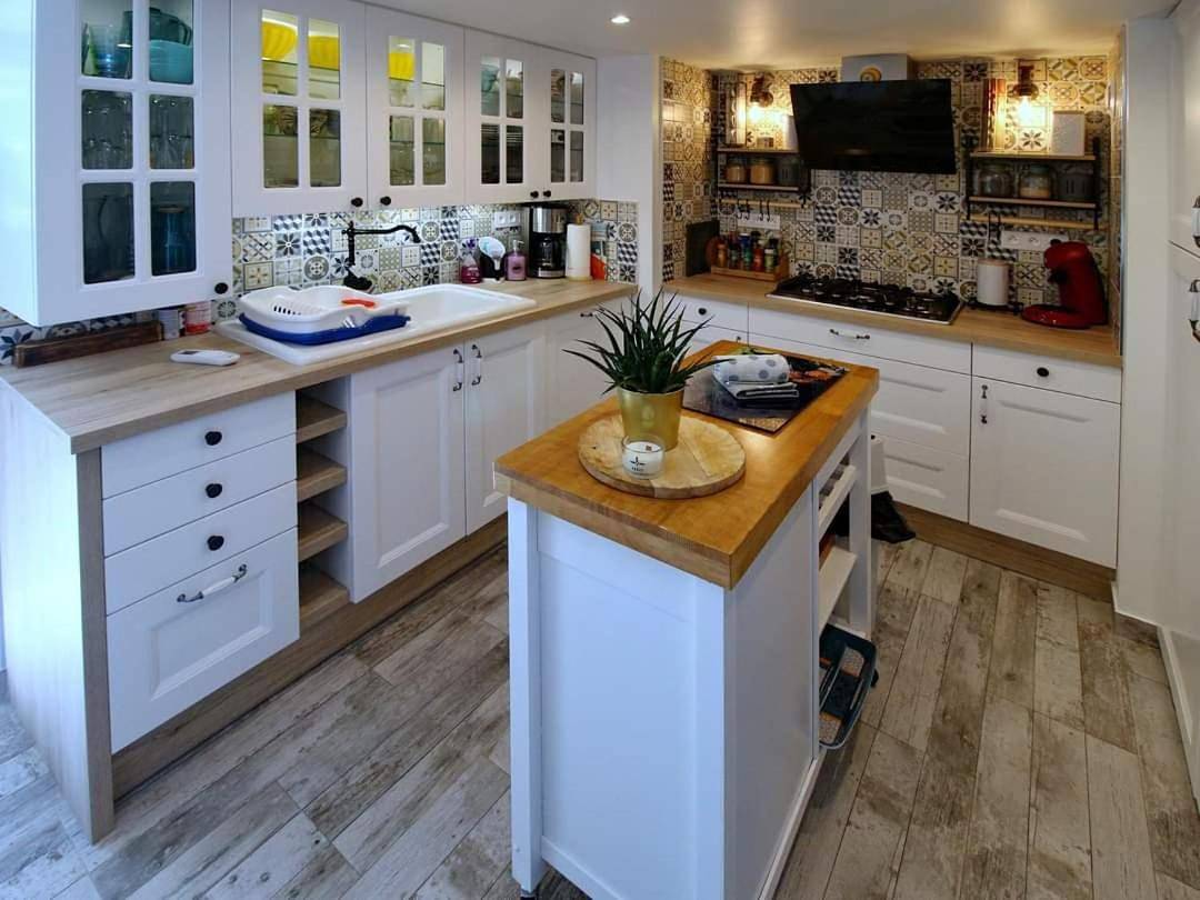 Appartement entier, Two-Bedroom Apartment in Chasseneuil-du-Poitou, Vienne (France)