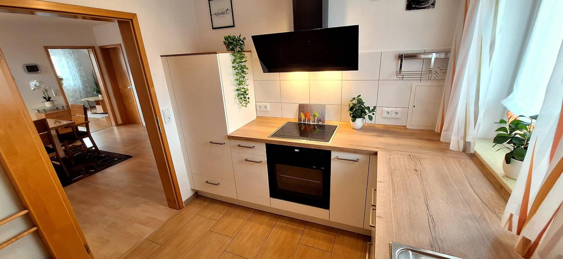 Haus Ziegler - Ferienwohnung (120qm) mit Balkon und Wlan in Kolitzheim, Fränkisches Weinland