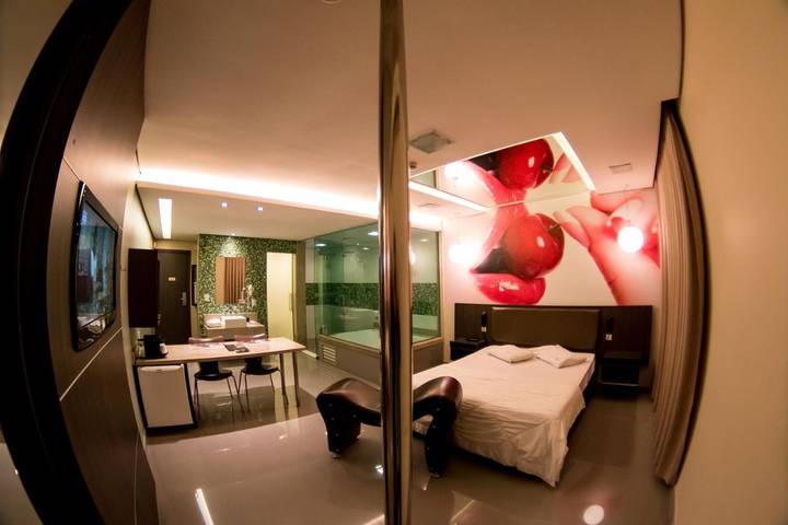 Pousadas para 2 pessoas, com jacuzzi e piscina e ainda jardim and sauna em Taboão da Serra