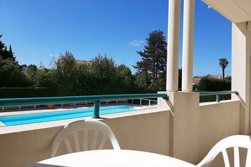 Gîte pour 4 personnes, avec piscine ainsi que balcon/terrasse et terrasse dans Golf De La Nivelle