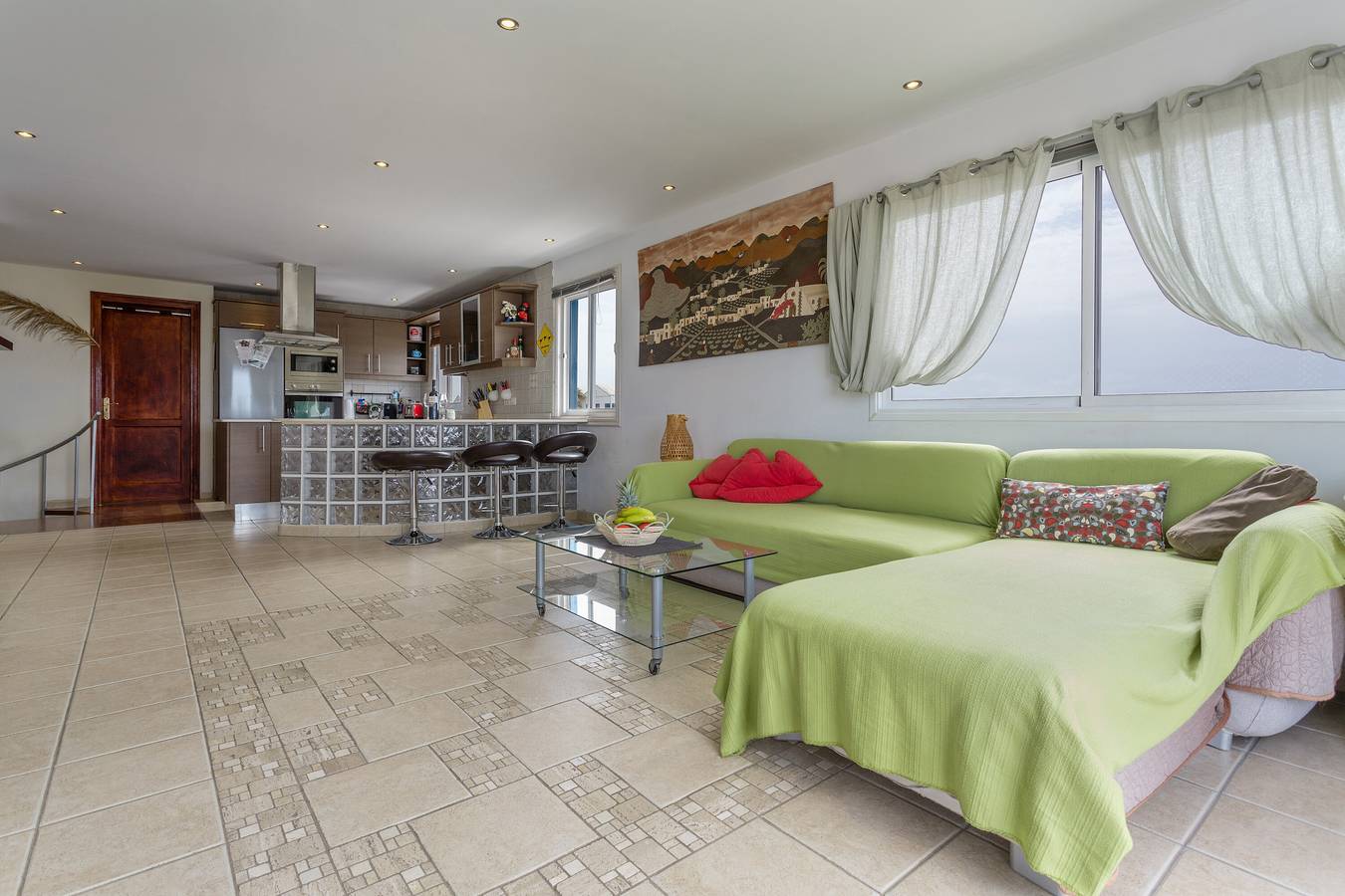 Ganze Wohnung, Penthouse mit jacuzzi,   meer- & vulkanblick in Playa Bastián, Teguise