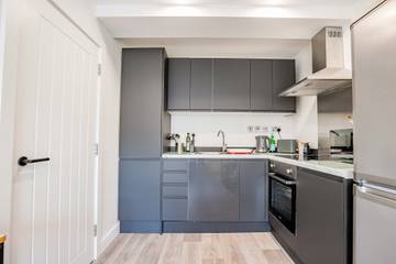 Apartment for 4 People in Caterham Valley, Surrey, Photo 2