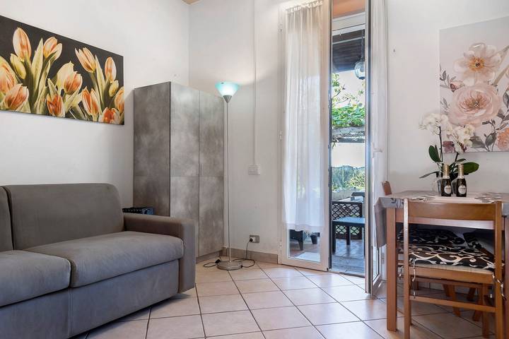 Estúdio inteiro, Apartamento 'Casa Arianna' com Vista Montanha, Jardim Privado e Wi-Fi in Laveno-Mombello, Lago Maggiore (Lombardia)