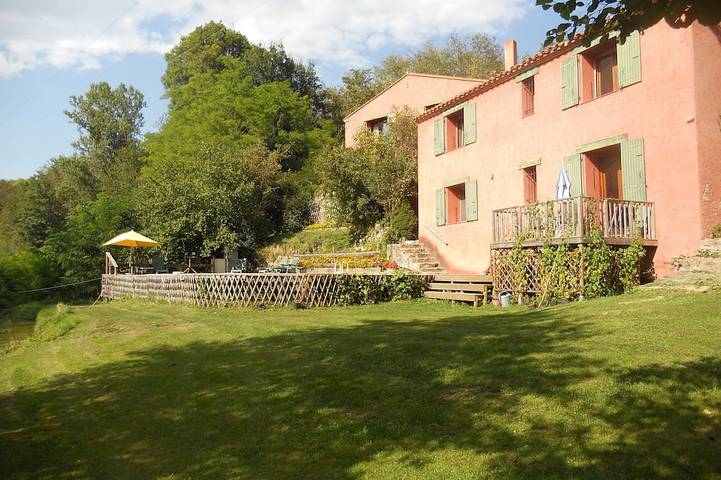 Location de vacances pour 8 personnes, avec jardin, animaux acceptés à Saint-Laurent-de-Cerdans - 4