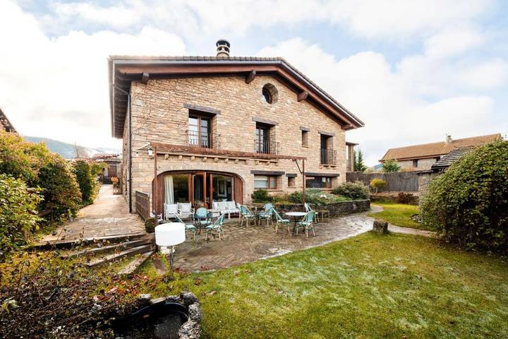 Hôtel pour 4 personnes, avec jardin et terrasse ainsi que sauna et jacuzzi