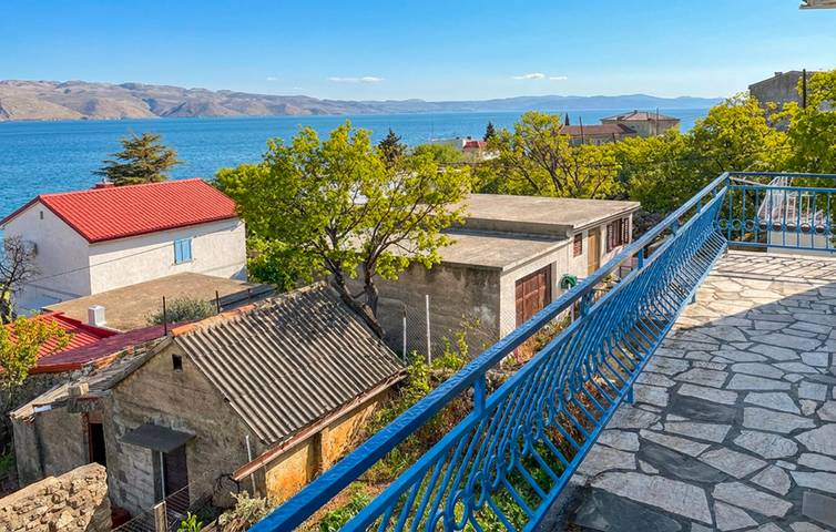 Gîte pour 4 personnes, avec terrasse à Karlobag - 2