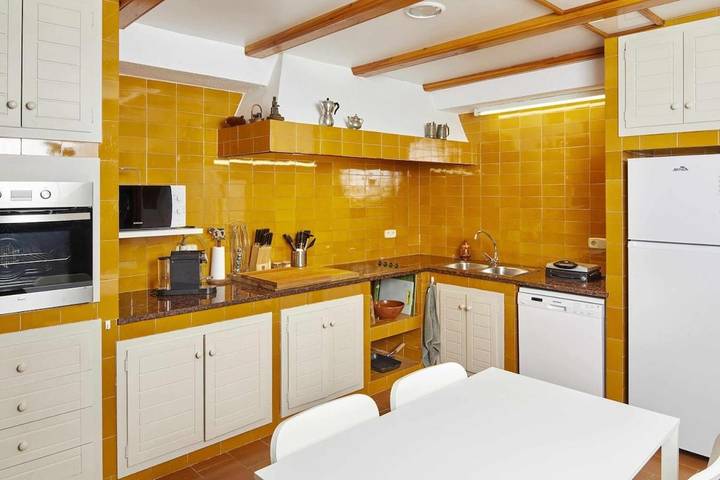 Casa rural para 13 personas, con Balcón y Terraza además de Piscina y Vistas en Riudellots de la Selva - 4