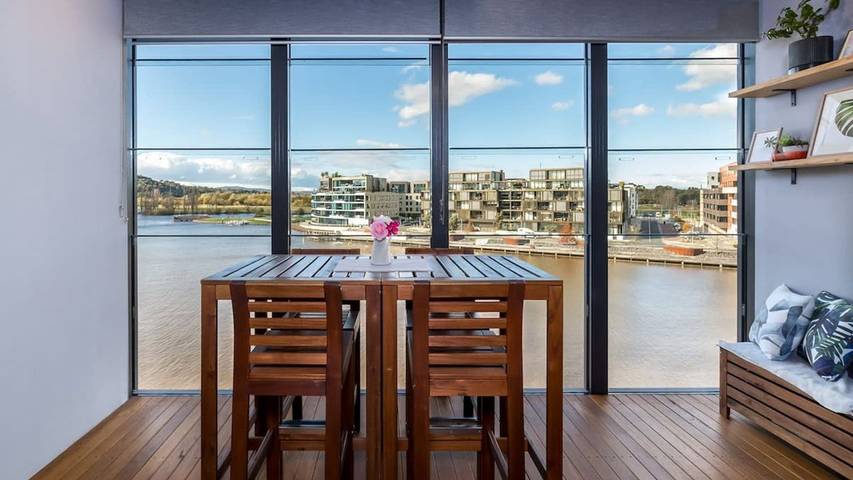 Vacation apartment for 2 people, with lake view and balcony/terrace in Canberra
