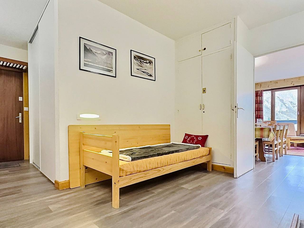 Entire apartment, Ski-in/ski-out apartment Tignes Lac, 3 rooms, 8 pers., near shops and slopes in Tignes, Vanoise National Park