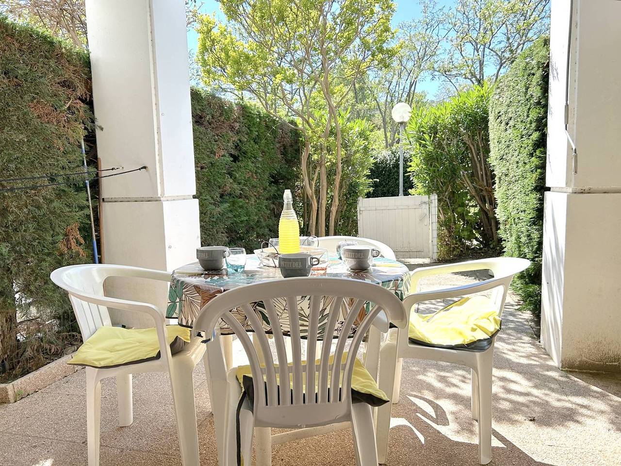 Appartement entier, Studio cosy avec terrasse à 100m de la plage - 4 couchages, parking, animaux acceptés in Cavalière, Le Lavandou