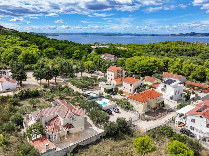 Ferienhaus für 9 Personen, mit Garten und Pool sowie Ausblick in Drage (Pakoštane) - 3