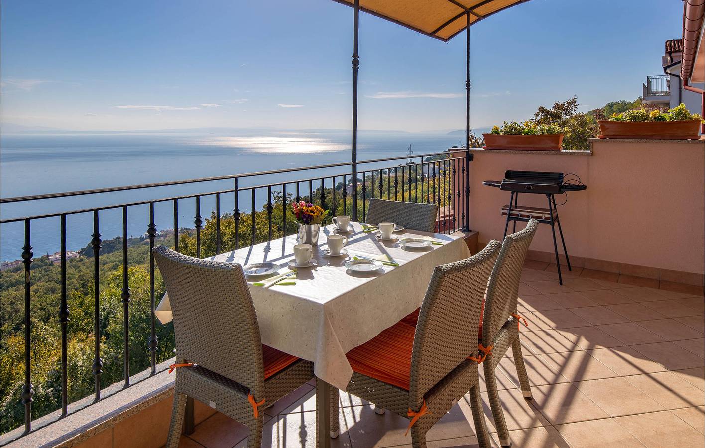 Entire holiday apartment, Holiday apartment for 5 people with terrace in Opatija Riviera