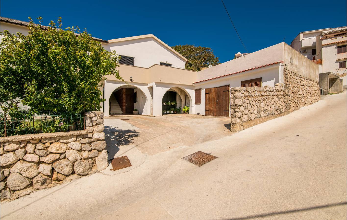 Ganze Ferienwohnung, Ferienwohnung für 5 Personen mit Terrasse in Baska, Krk