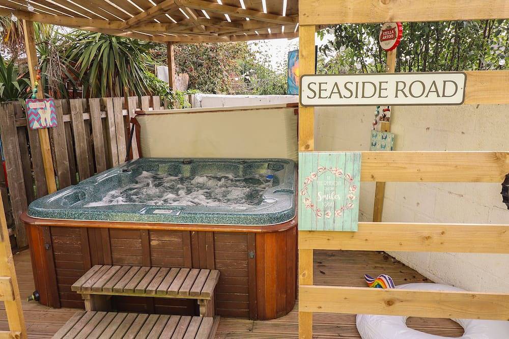 The Yellow House, family friendly, with hot tub in Withernsea in Withernsea, Östliches Yorkshire