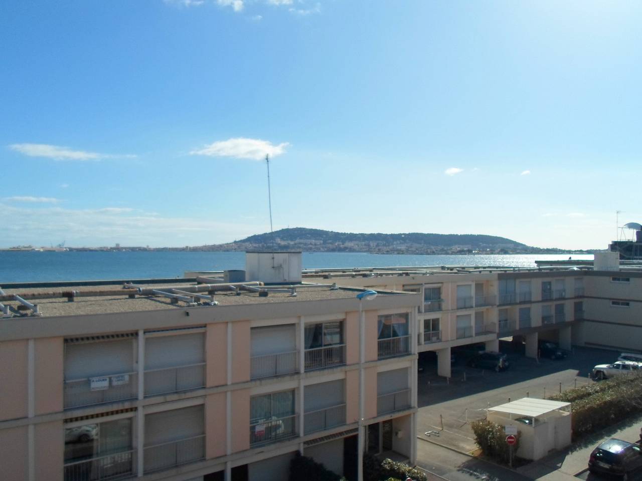 Entire studio, 2* Apartment near spa, pond view, air-conditioned in Balaruc-les-Bains, Mediterranean Coast (France)