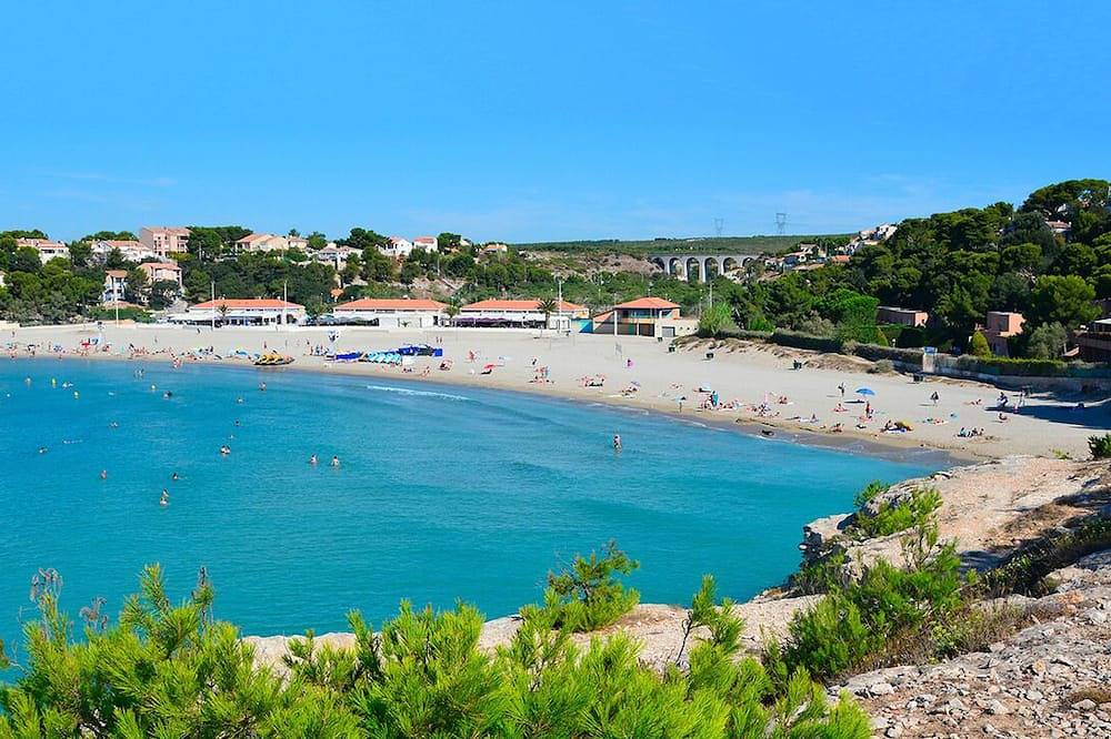 Peaceful haven with jacuzzi 500 metres from the sea in Sausset-les-Pins, Istres region