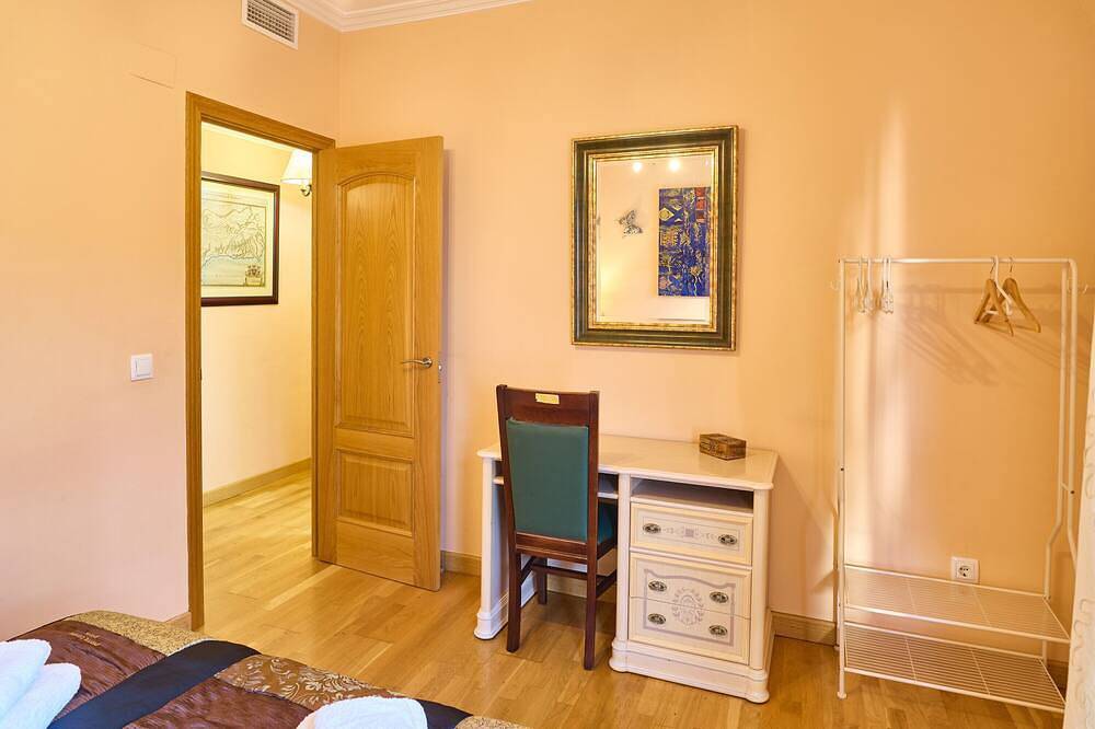 Entire apartment, \"Montilla Turismo Vacacional Ttluga\" Family-Friendly Apartment with Balcony & Wi-Fi in Montilla, Córdoba Province