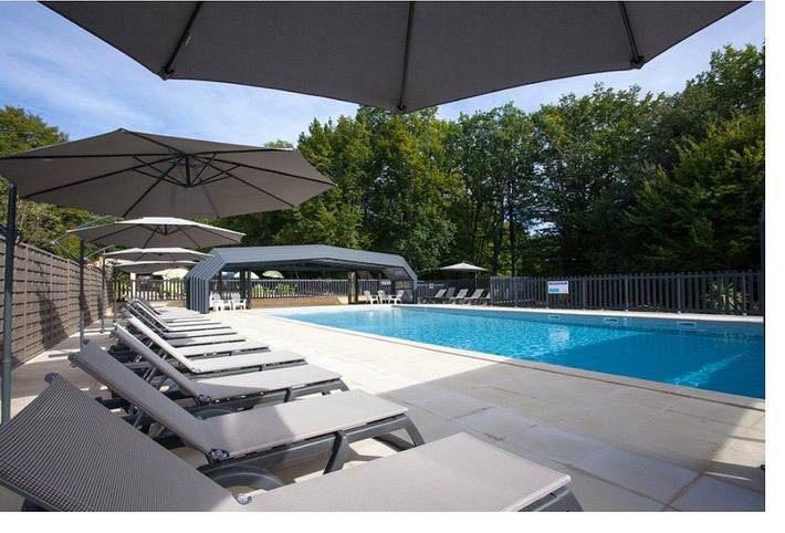 Gîte pour 2 personnes, avec piscine et terrasse, animaux acceptés