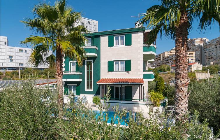Encantador apartamento de 1 dormitorio con piscina, wifi y acceso a la playa a 400 metros in Split, Condado de Split-Dalmacia