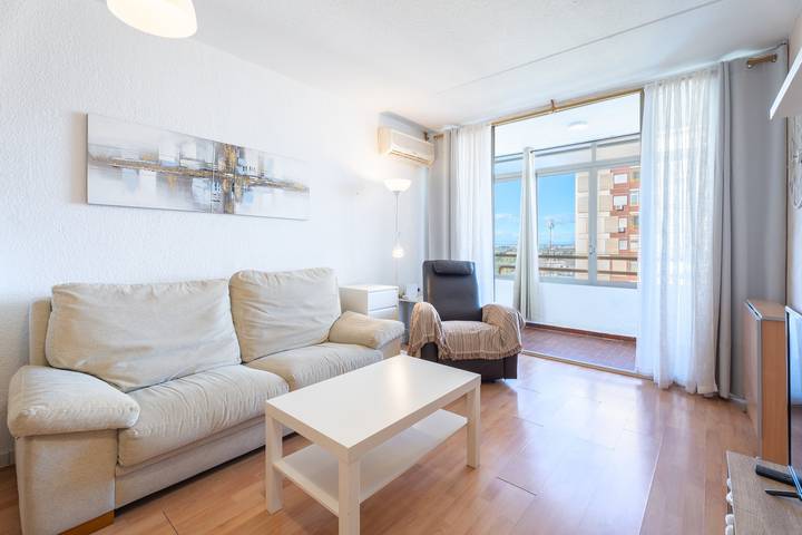 Apartamento entero, Apartamento 'Mabel' con piscina compartida, Wi-Fi y aire acondicionado in Playa Puebla de Farnals, Puebla de Farnals