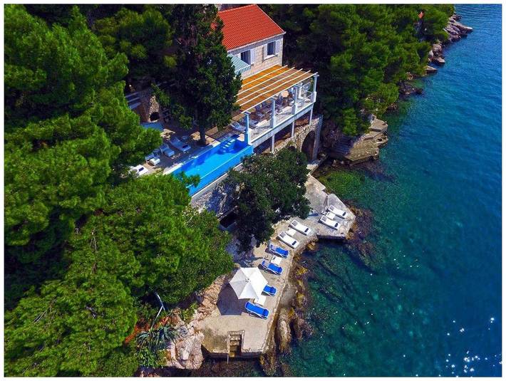 Villa pour 10 personnes, avec vue sur l’océan et jardin ainsi que piscine et terrasse à Lozica