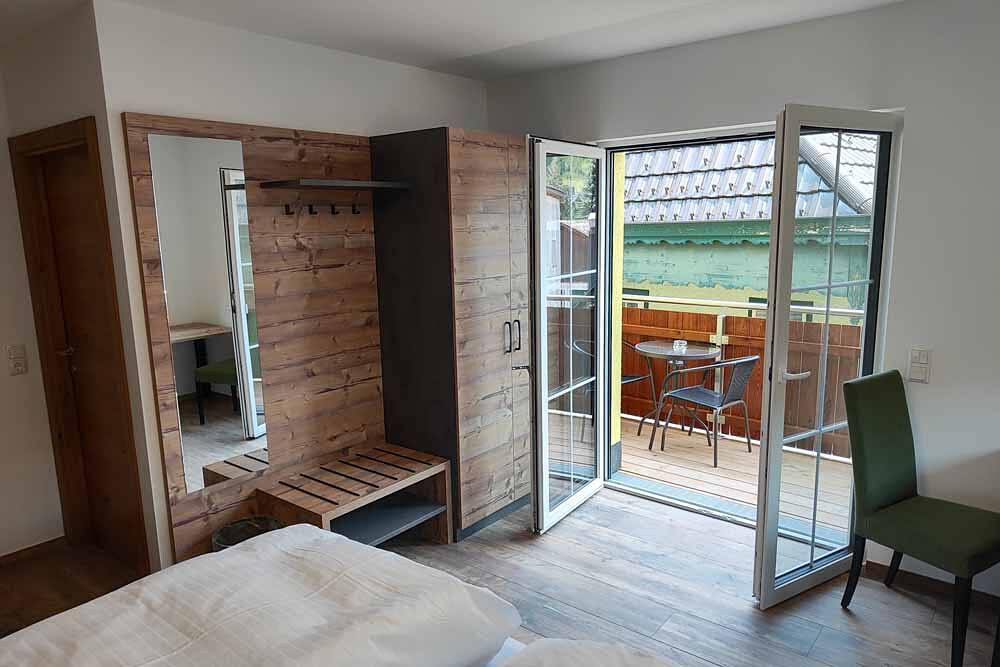 Hotel Bad Goisern - Doppelzimmer Superior 207 in Bad Goisern am Hallstättersee, Totes Gebirge