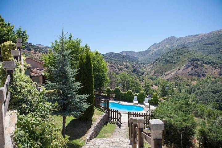 Casa rural para 9 personas, con piscina además de jardín y vistas, Familias con niños en Cistierna