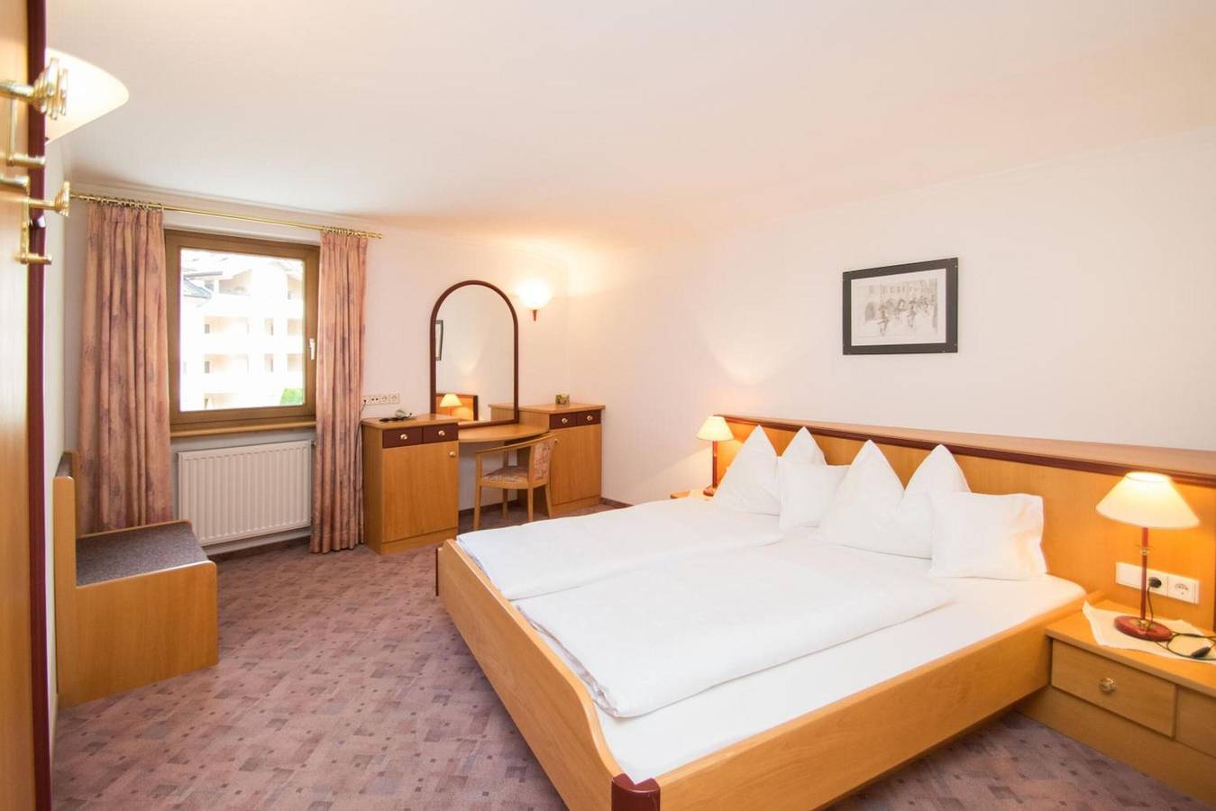 Ganze Wohnung, Apartment „Das Bergland – Timmels Suite“ mit Bergblick, Gemeinschaftsterrasse und Wlan in Stubaier Alpen, St. Leonhard in Passeier