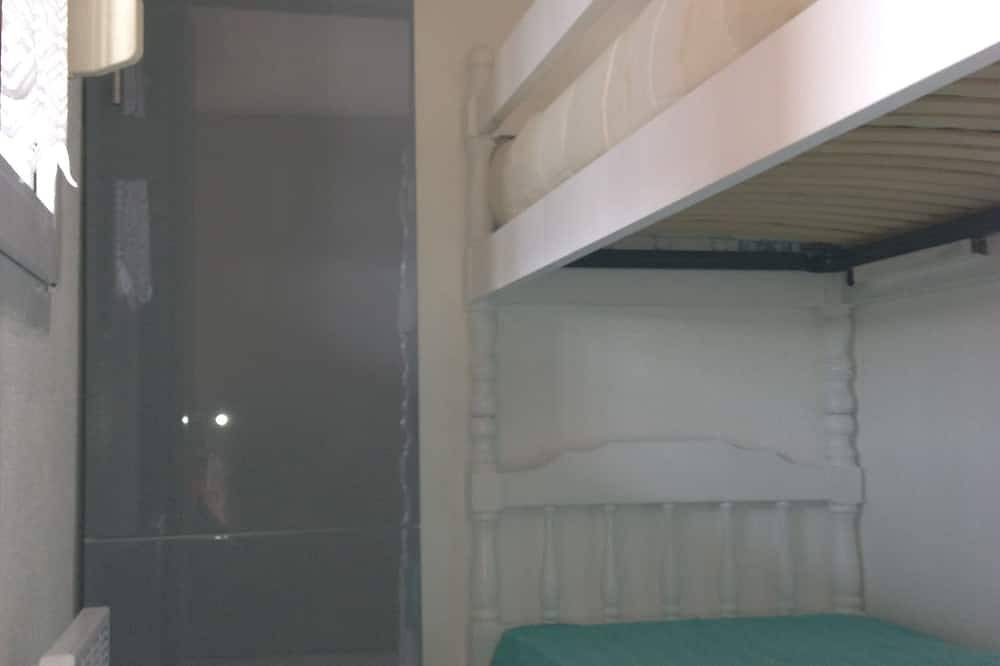 Ganze Wohnung, Schöne T2 Cab Sea View-Direct Beach-Calm-Shops-Shuttles für Golden Islands. in La Londe-les-Maures, Toulon Region