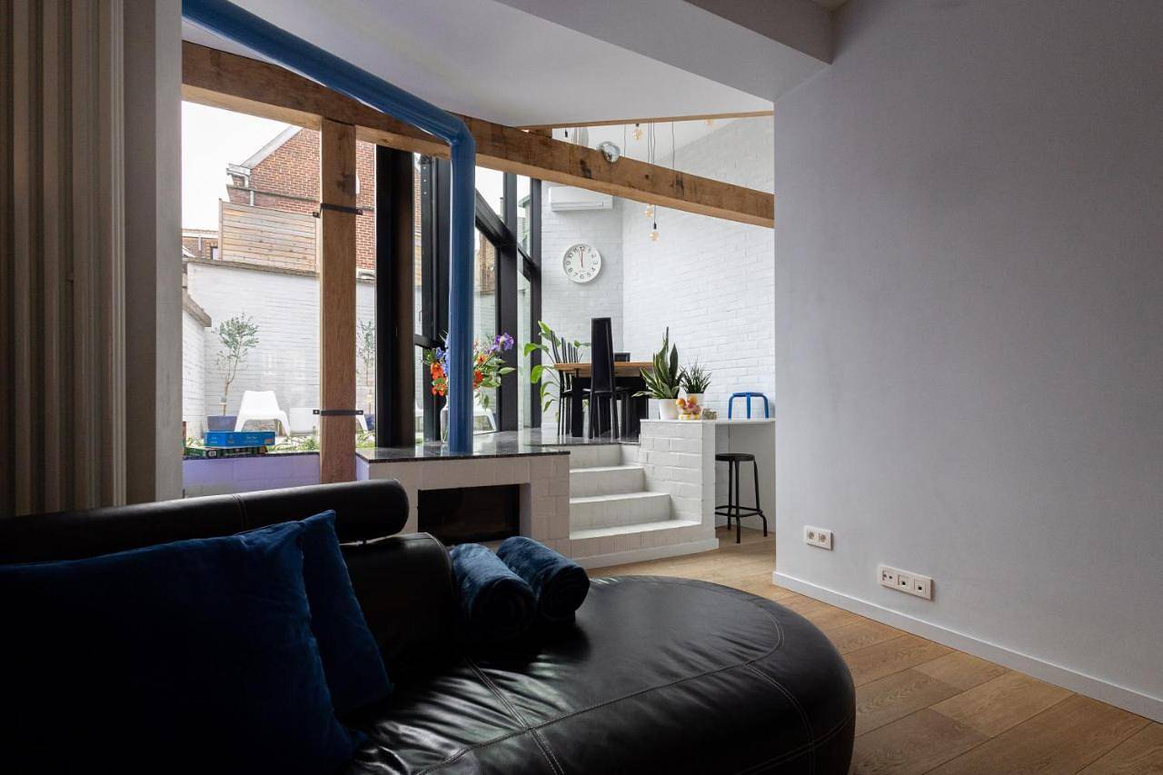 Townhouse Tongeren Center 275m2, 10p w Airco - Featured in Designbook in Tongres, Limbourg (Belgique)