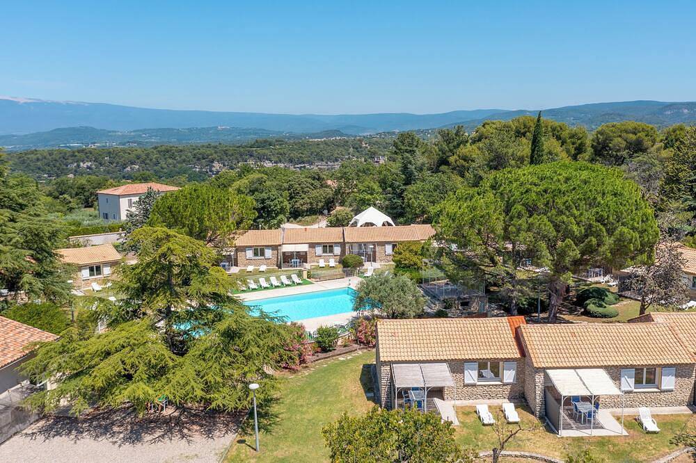 Ganze Wohnung, Bright T3 cottage in secure domain in La Roque-sur-Pernes, Vaucluse