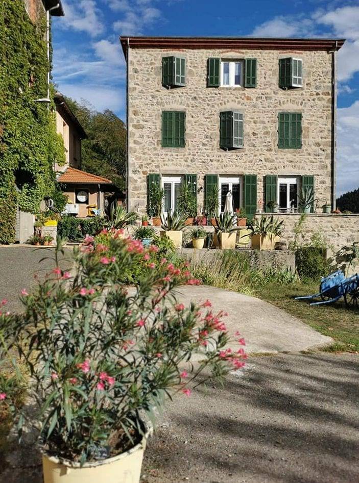 Location de vacances, avec Jardin à Le Bessat