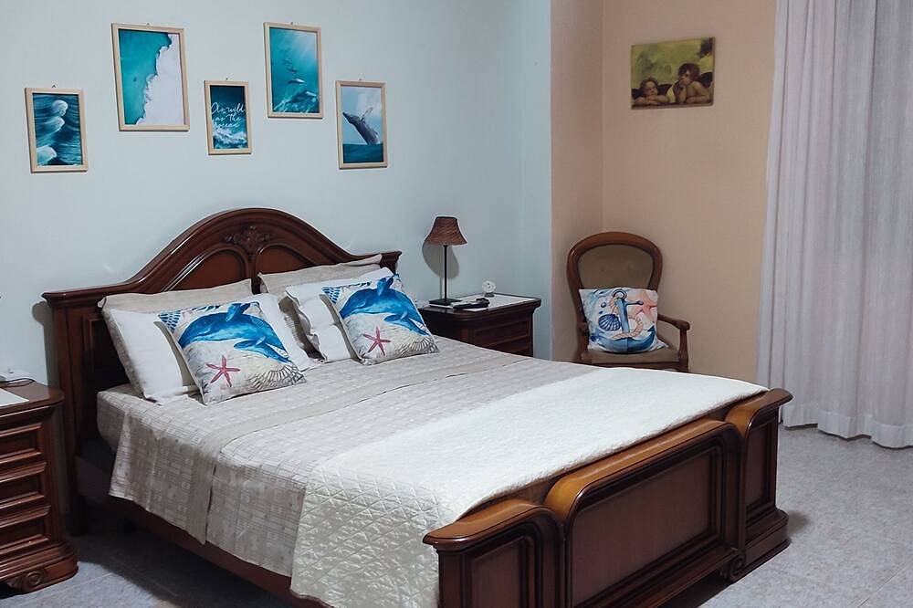 Entire apartment, Toma House near the sea just 10km from the city in Reggio Calabria, Reggio Calabria Province