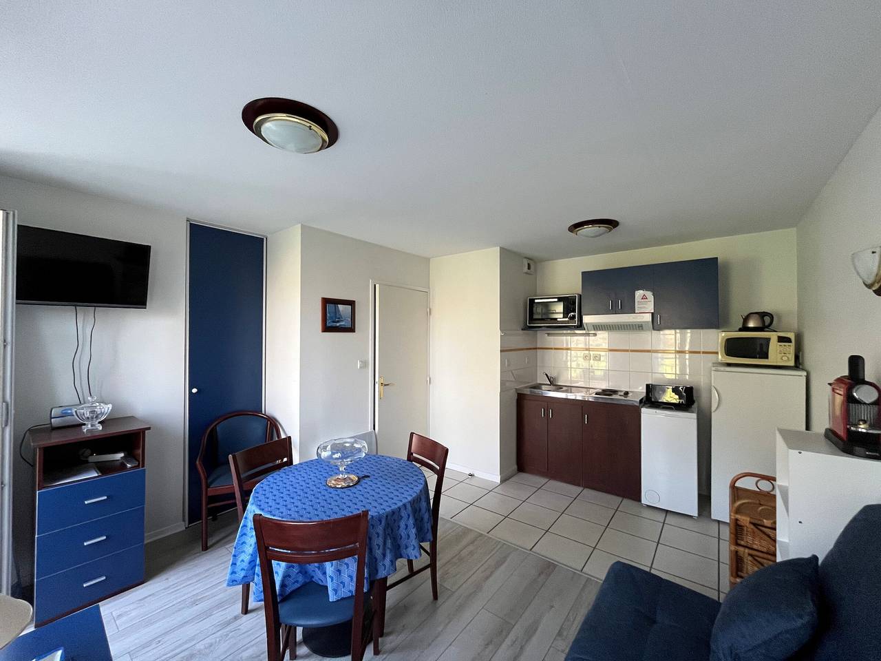 Apartamento entero, Encantador T2 con Piscina Común y Wifi a 200m de los Baños in La Roche-Posay, Vienne
